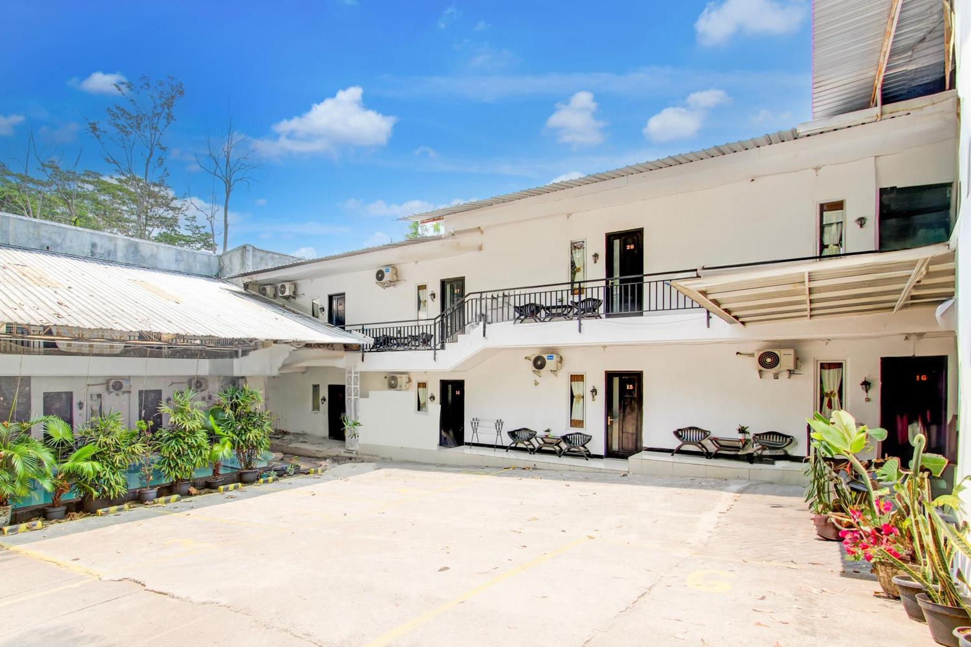 Oyo 409 Helomi Hotel 2*